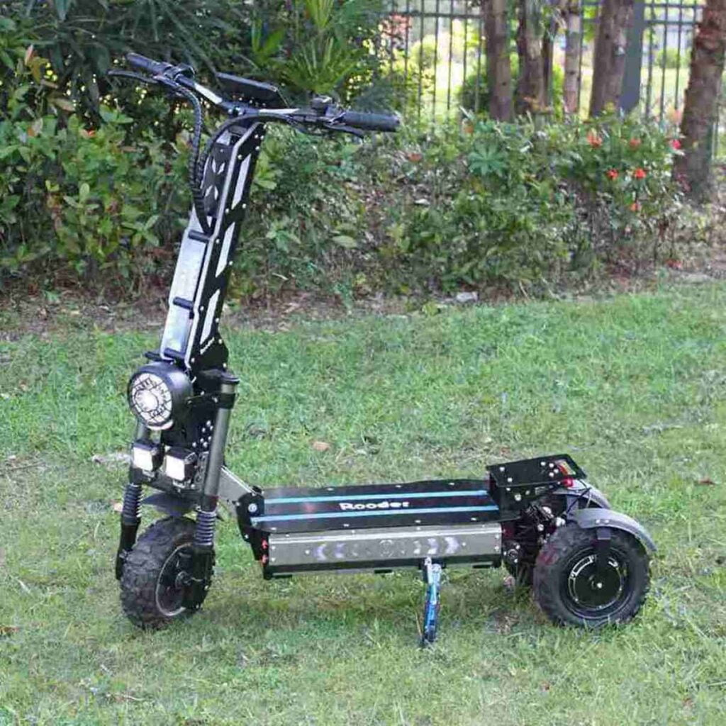 Adulto Sentado En Scooter Eléctrico Rooder Chile